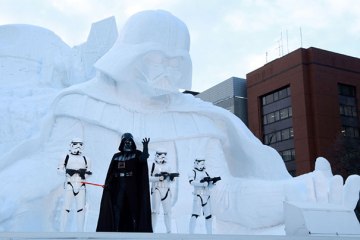 Massive-Snow-Sculpture-In-Japan’s-Sapporo-Snow-Festival-6